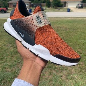 NIKE Sock Dart SE “Terra Orange”
